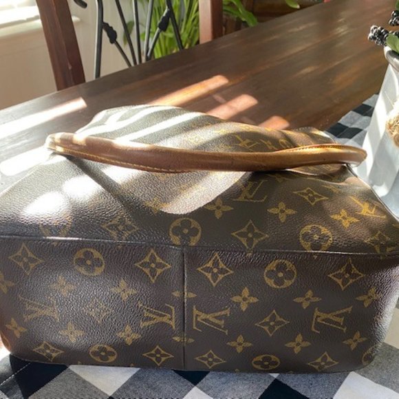 LOUIS VUITTON Monogram Looping GM - Picture 9 of 10